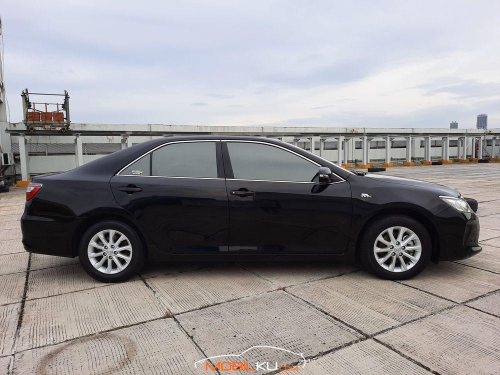 Mobil Toyota Camry 2017