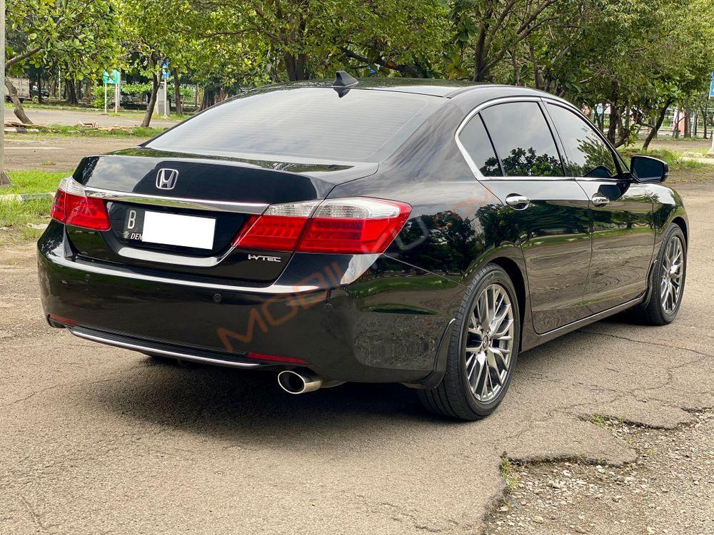 Mobil Honda Accord 2013