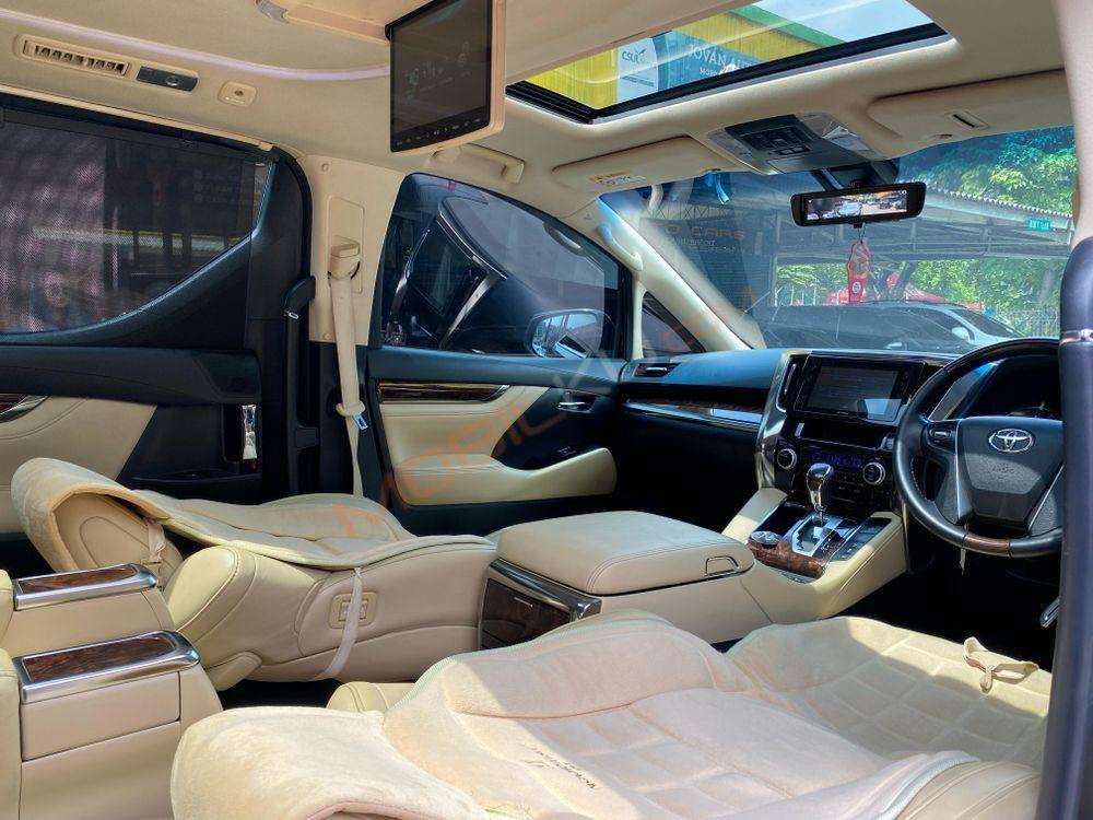 Mobil Toyota Alphard 2018