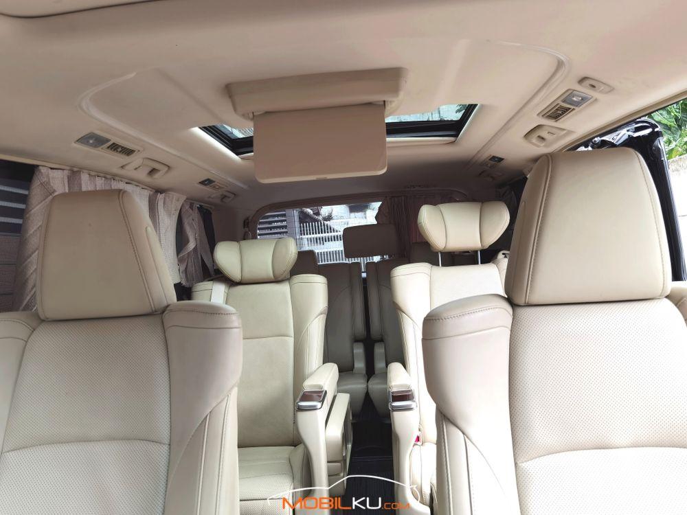 Mobil Toyota Alphard 2016
