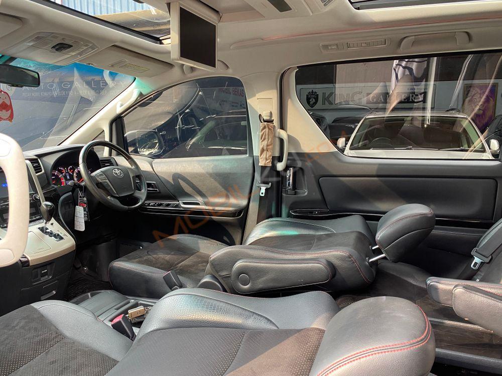Mobil Toyota Vellfire 2015