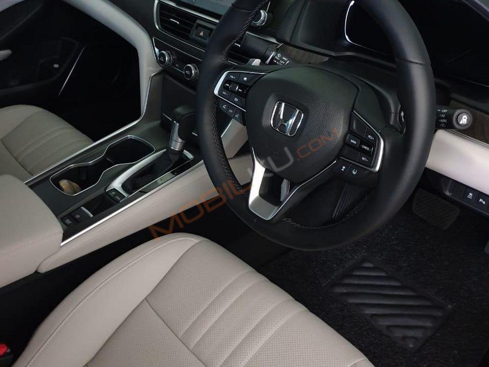 Mobil Honda Accord 2019