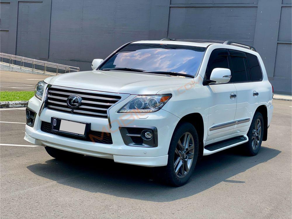 Mobil Lexus LX 2014