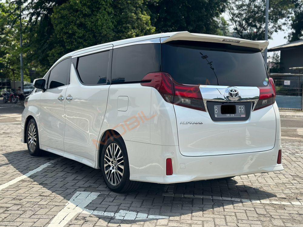 Mobil Toyota Alphard 2016