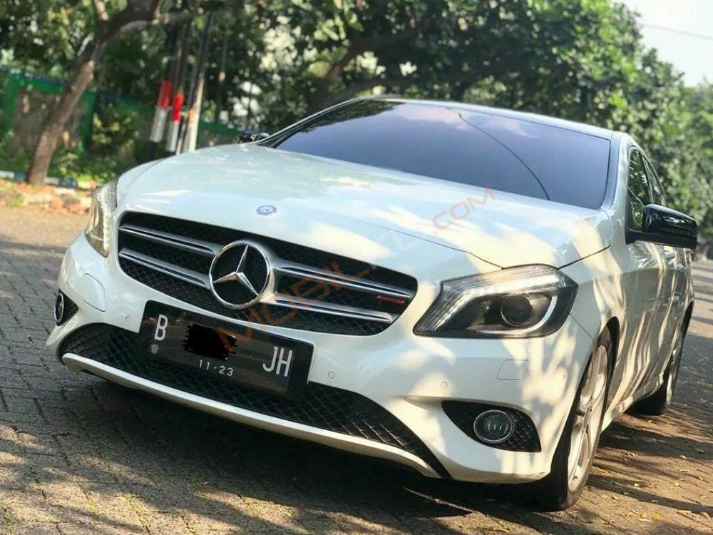 Mobil Mercedes-Benz A-Class 2013