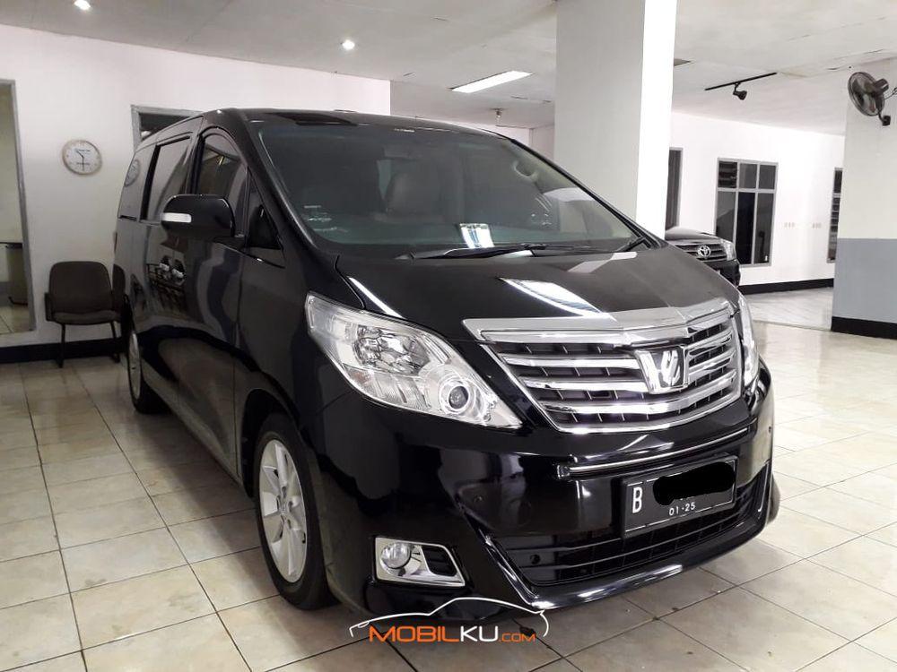 Mobil Toyota Alphard 2014