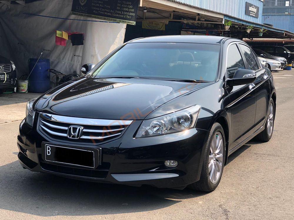Mobil Honda Accord 2011