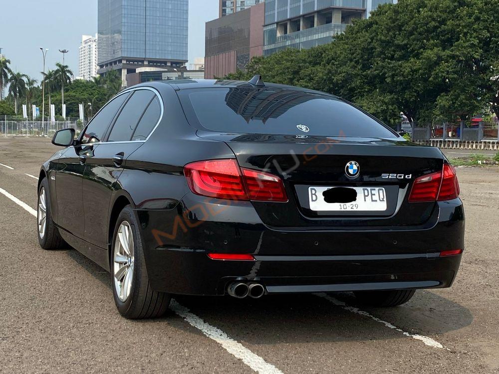 Mobil BMW 5 Series 2013