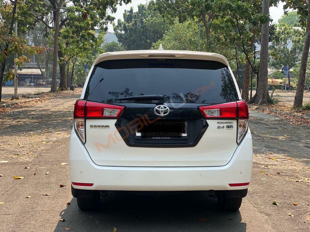 Mobil Toyota Kijang Innova 2022