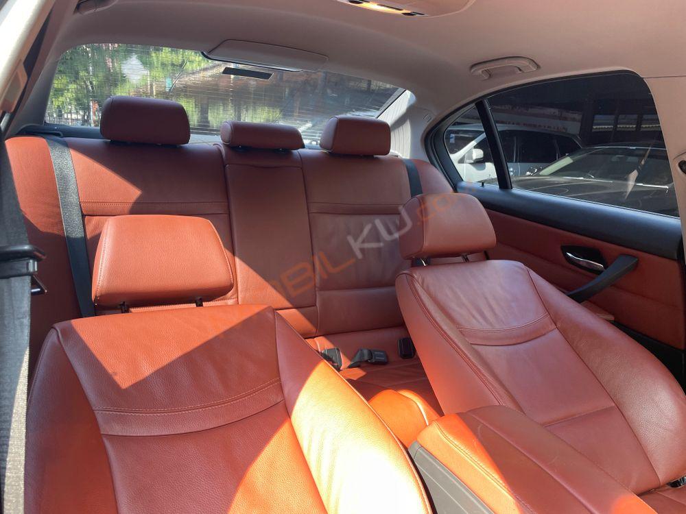 Mobil BMW 3 Series 2011