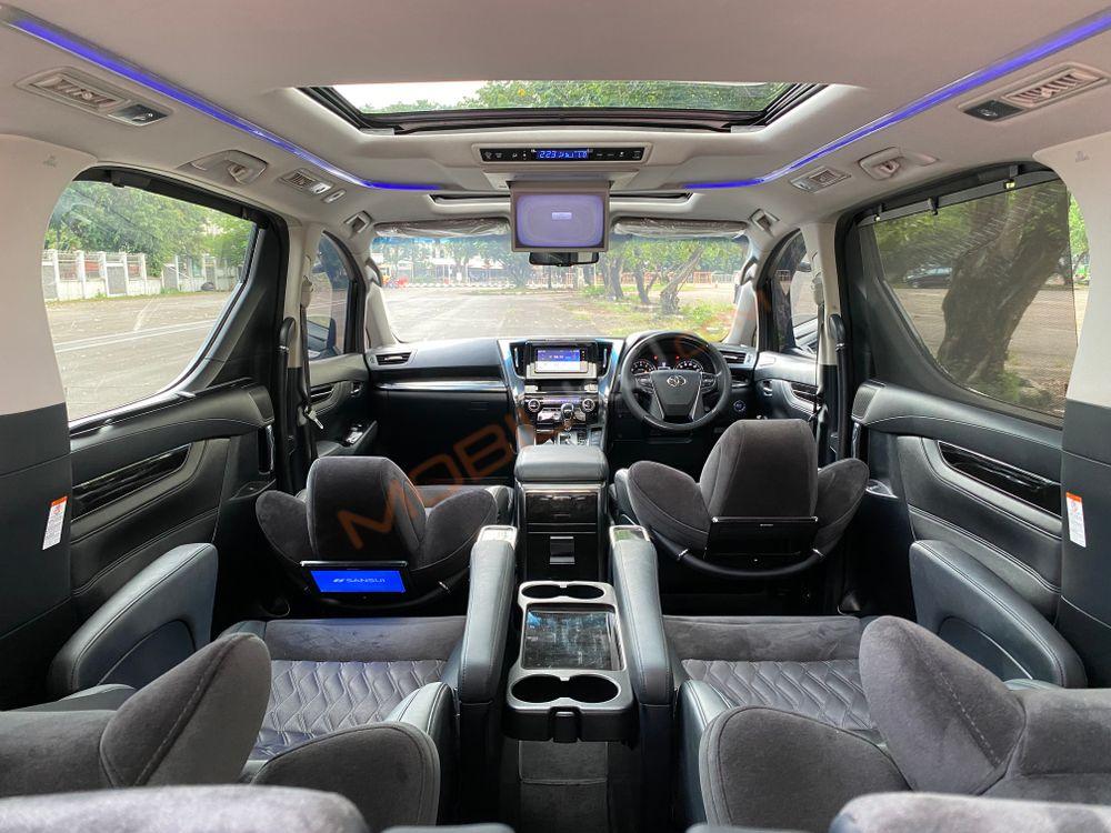 Mobil Toyota Vellfire 2015