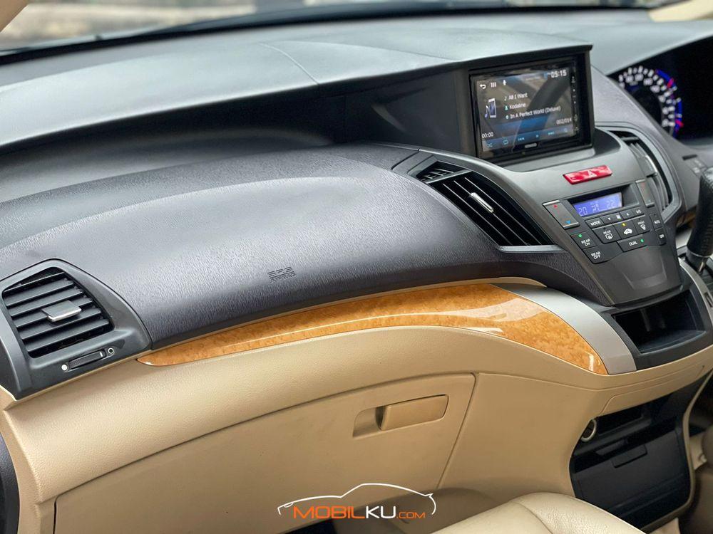 Mobil Honda Odyssey 2010