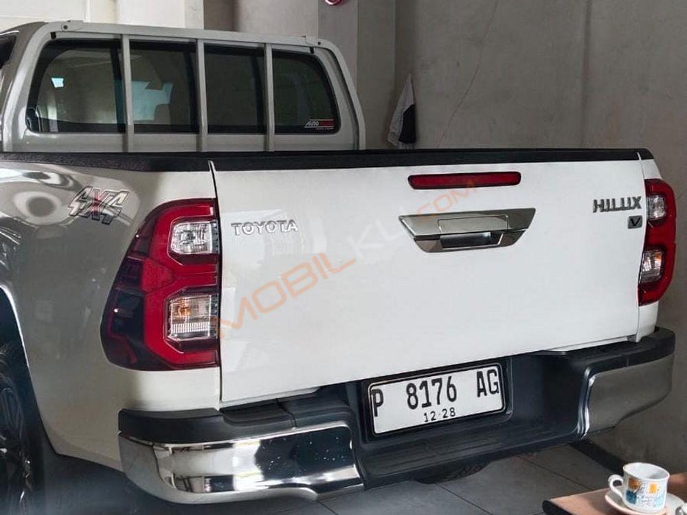 Mobil Toyota Hilux 2023