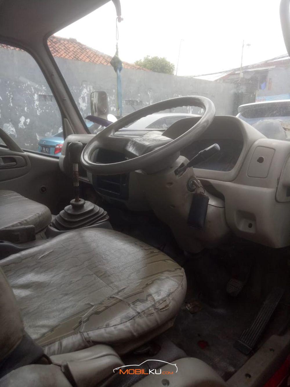 Mobil Toyota Dyna 2012