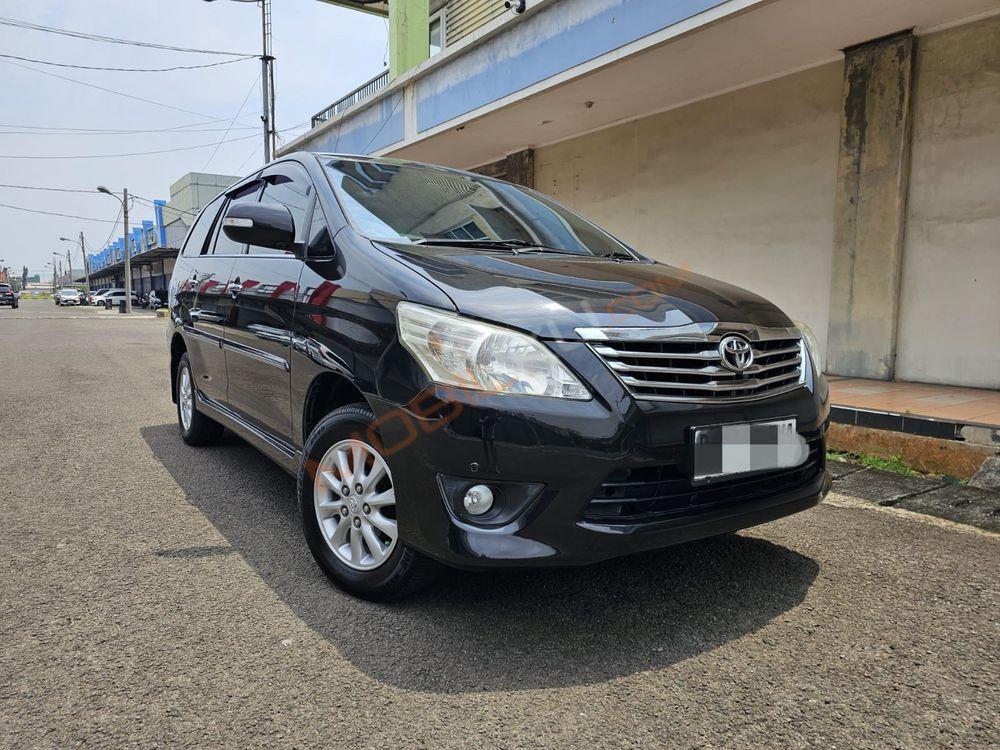 Mobil Toyota Kijang Innova 2013