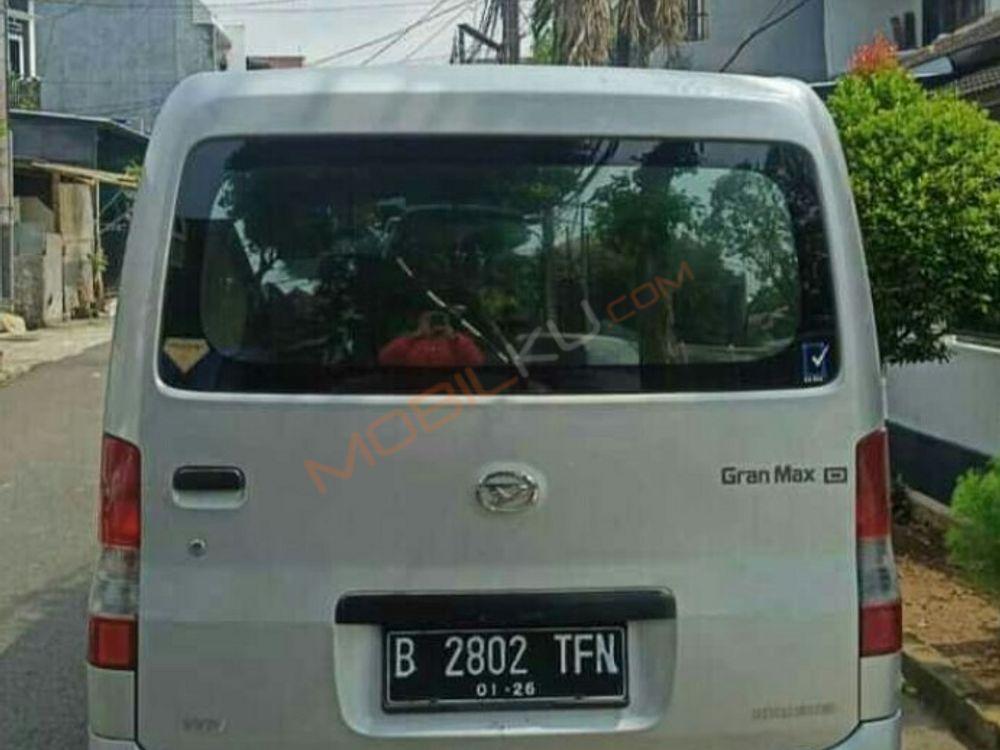 Mobil Daihatsu Gran Max 2015