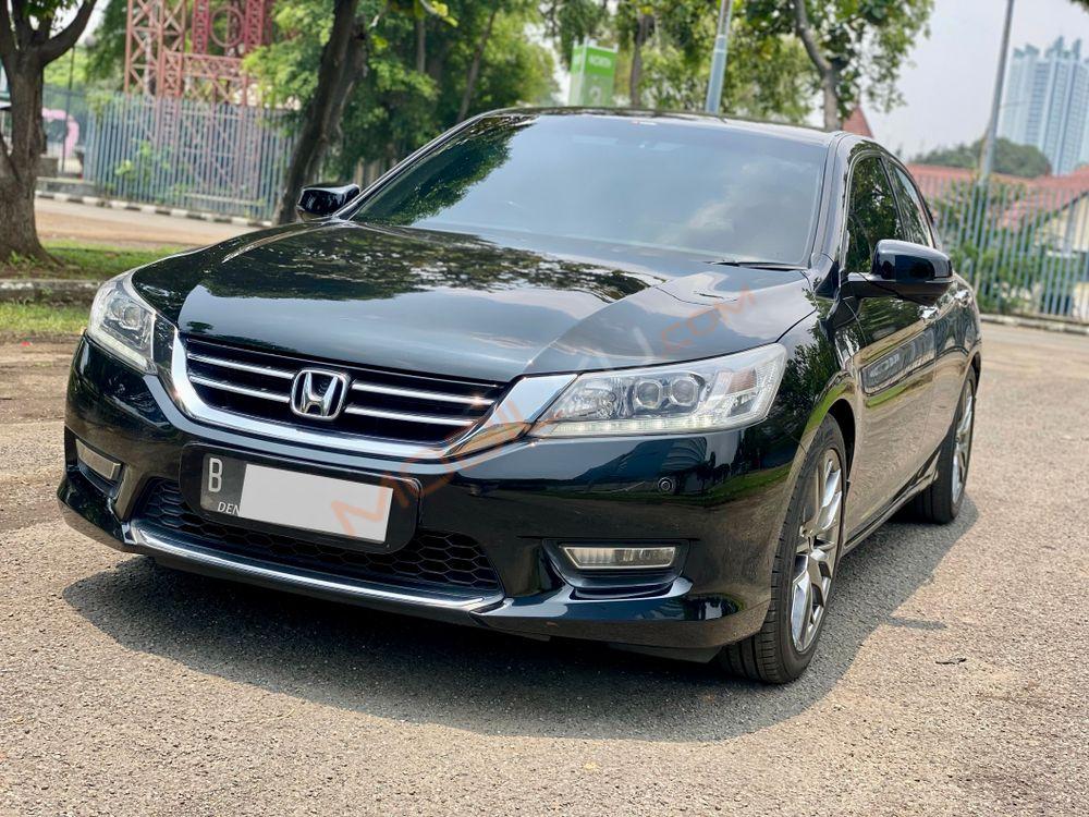 Mobil Honda Accord 2013