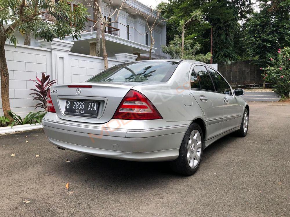 Mobil Mercedes-Benz C-Class 2005