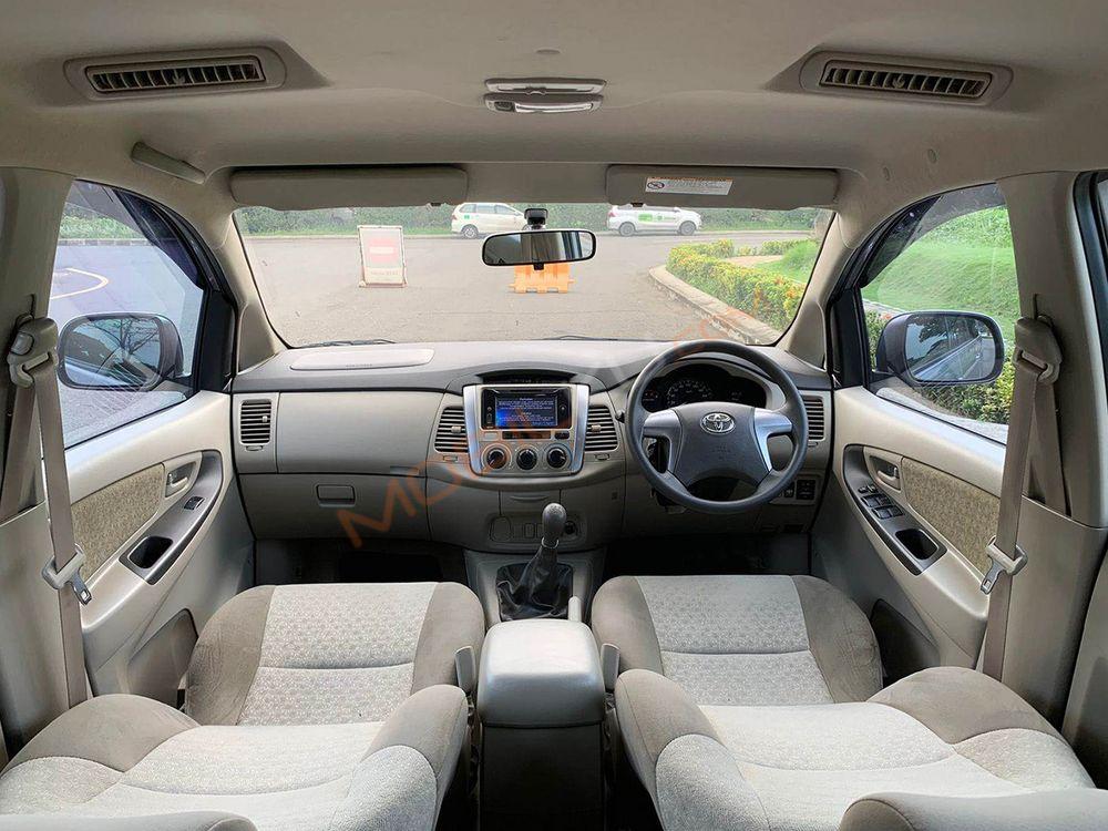 Mobil Toyota Kijang Innova 2015