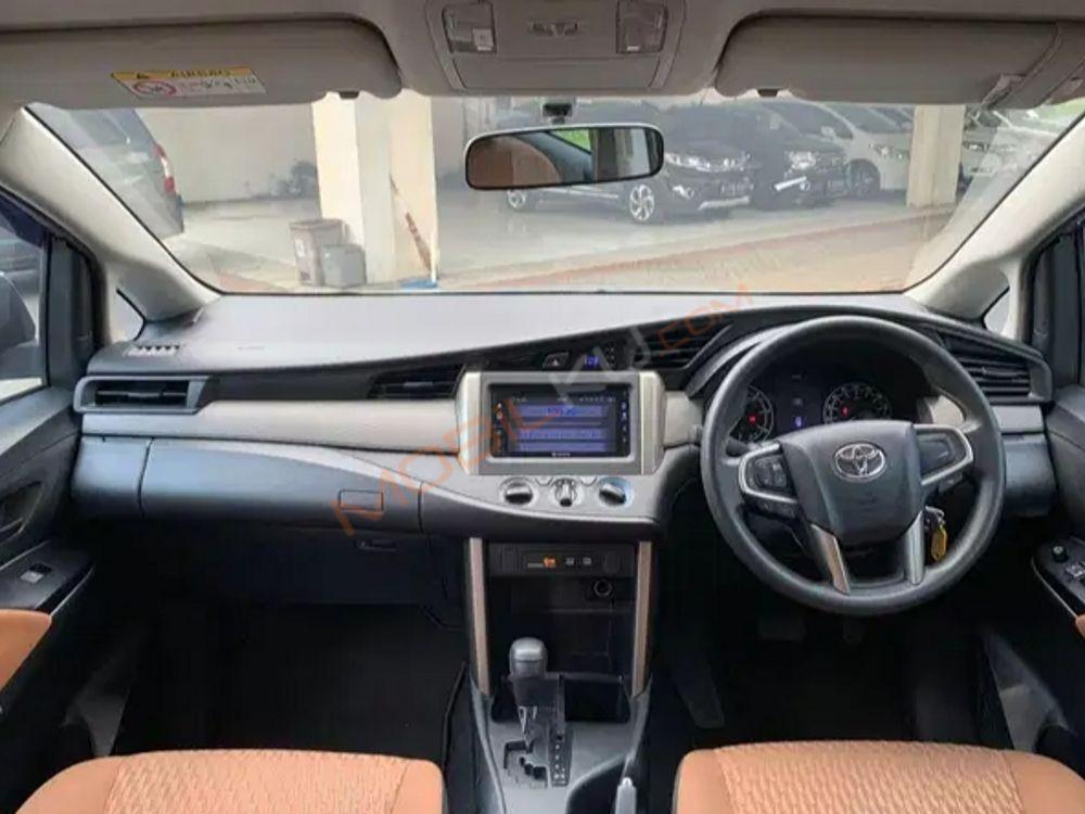 Mobil Toyota Kijang Innova 2016
