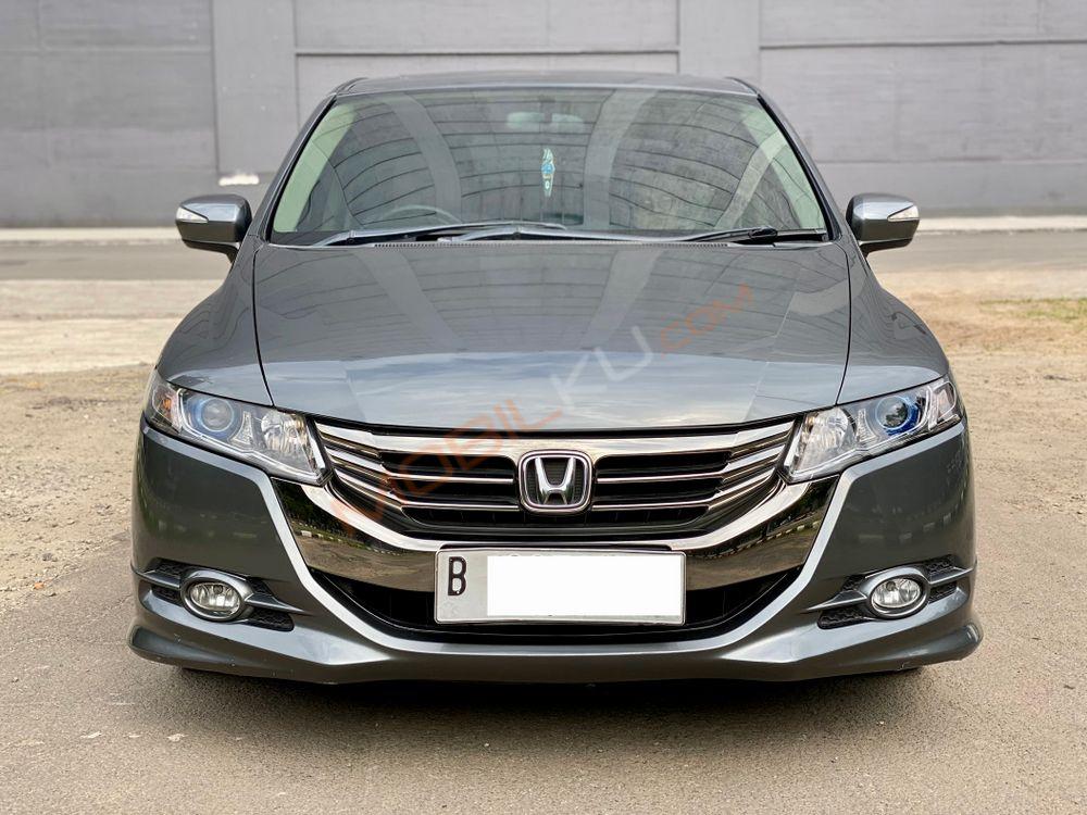 Mobil Honda Odyssey 2012