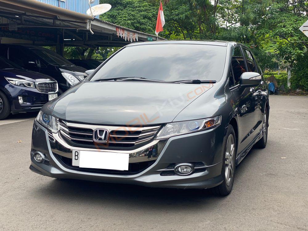 Mobil Honda Odyssey 2012
