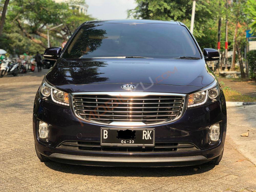 Mobil Kia Sedona 2017