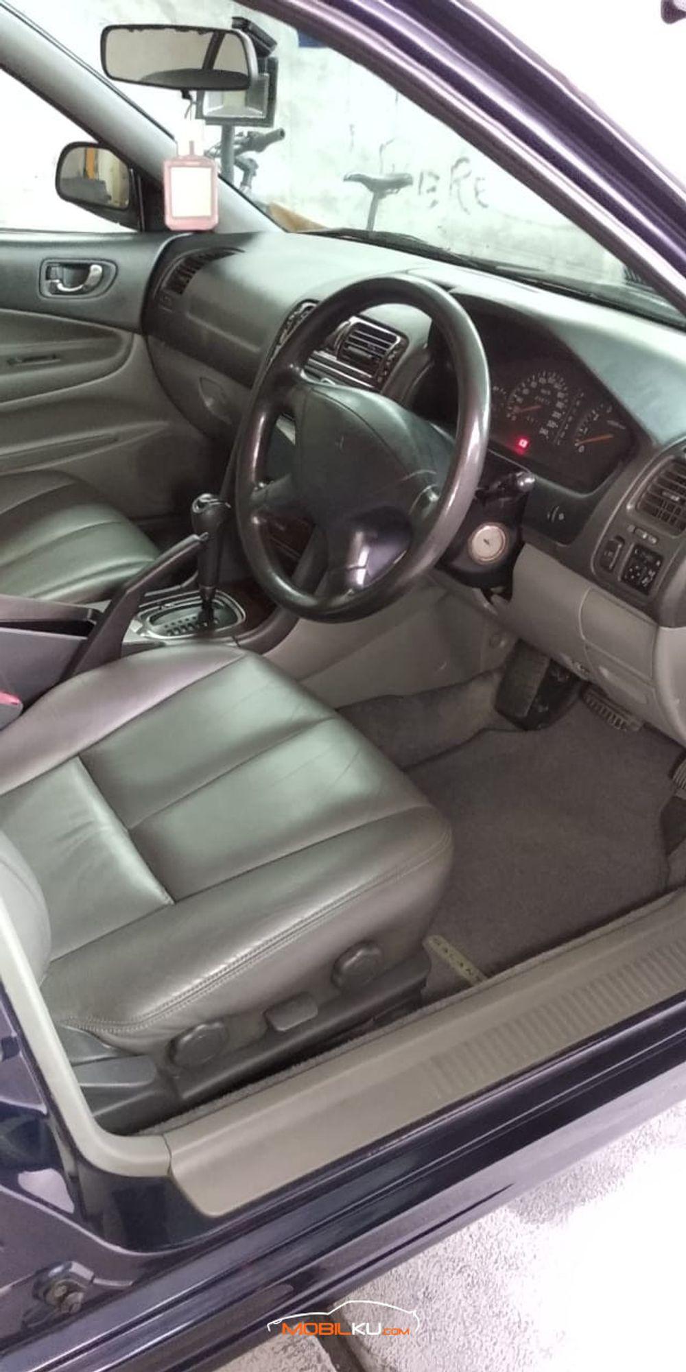 Mobil Mitsubishi Galant 1998
