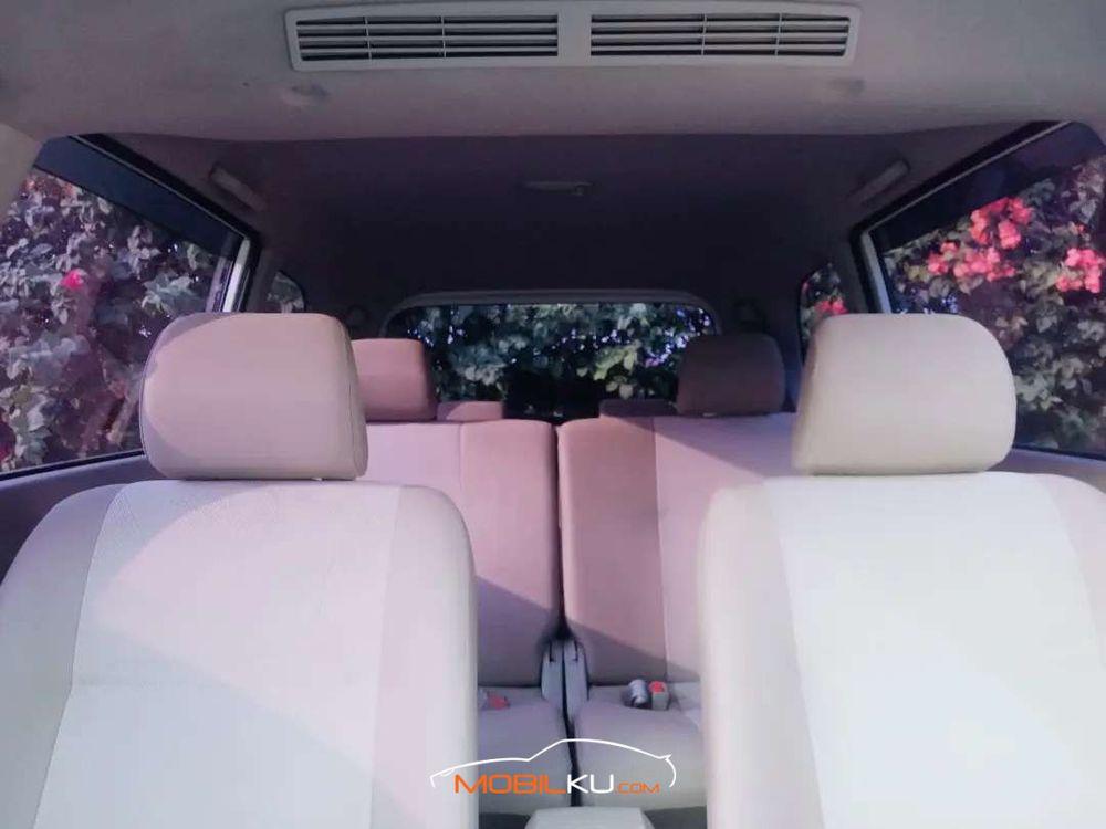 Mobil Daihatsu Xenia 2012