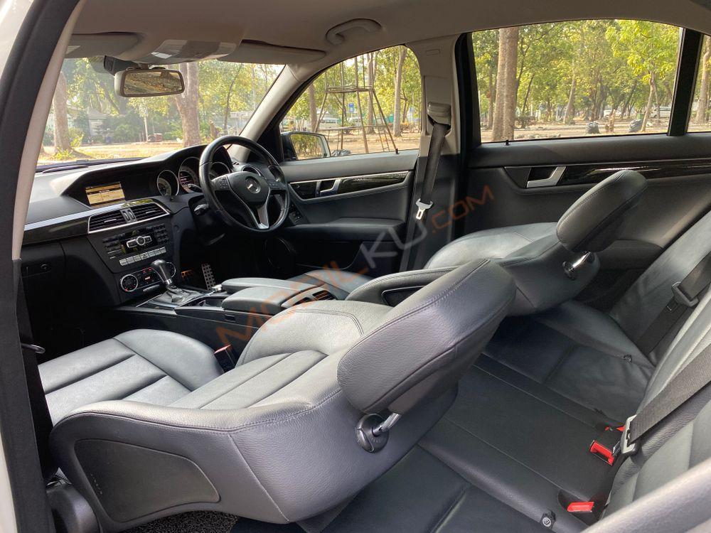 Mobil Mercedes-Benz C-Class 2011