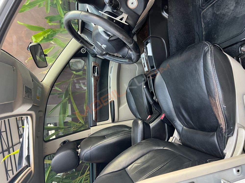 Mobil Mitsubishi Pajero 2012