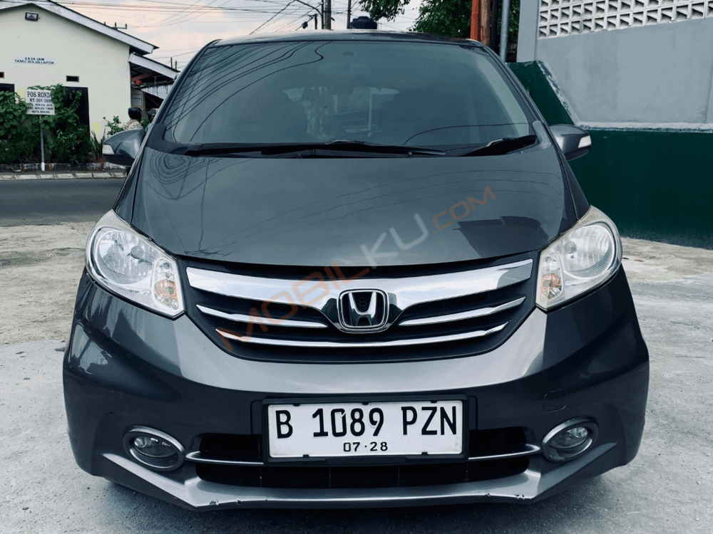 Mobil Honda Freed 2013