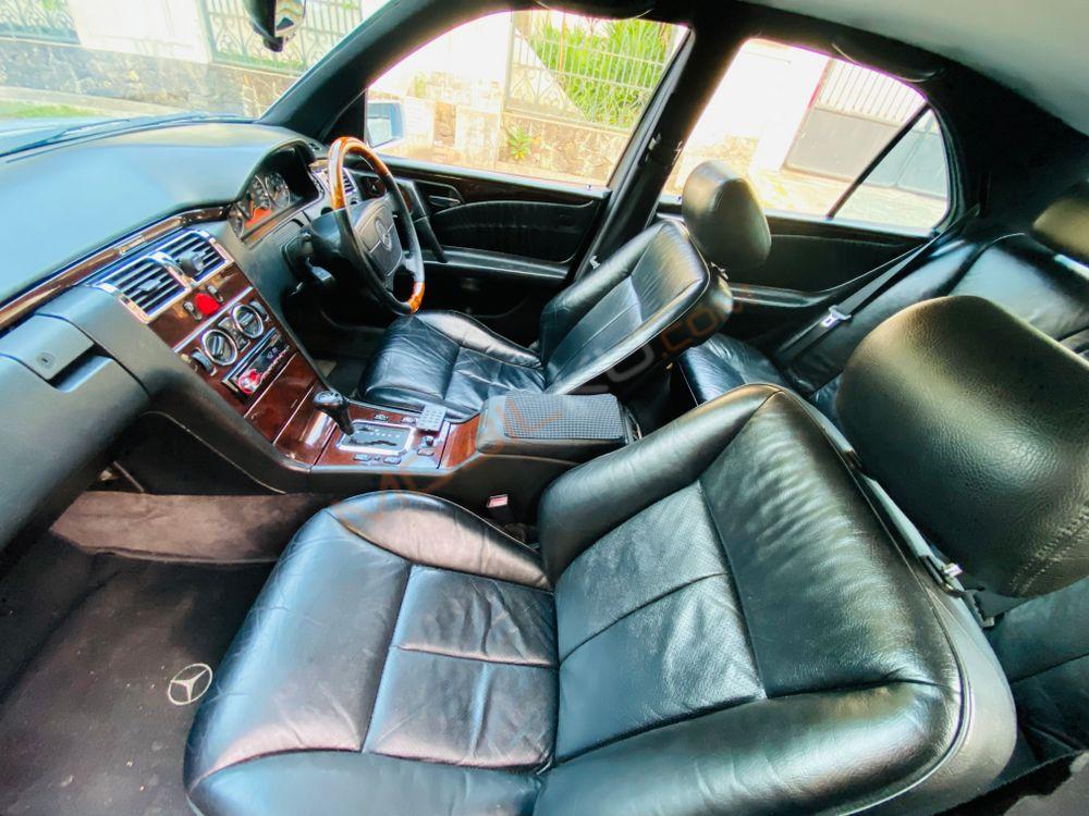 Mobil Mercedes-Benz E-Class 1996