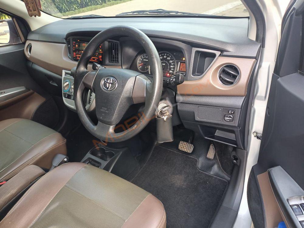 Mobil Toyota Calya 2019