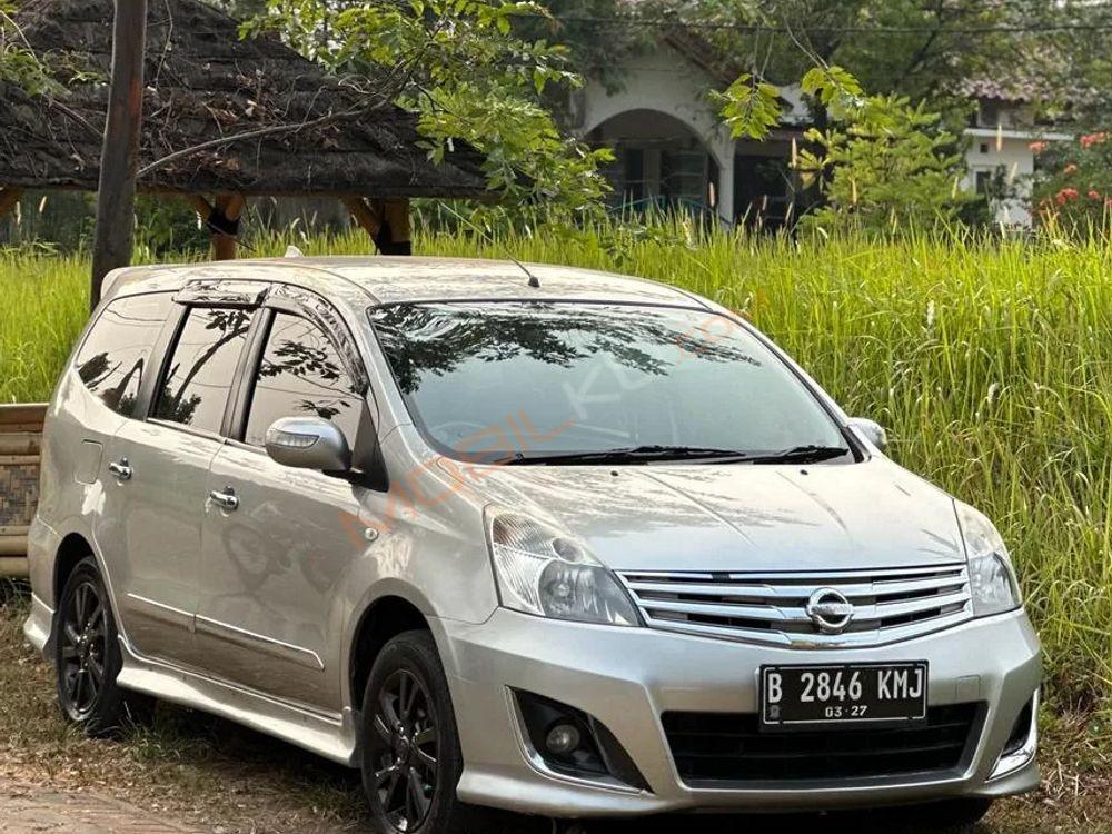 Mobil Nissan Livina 2011