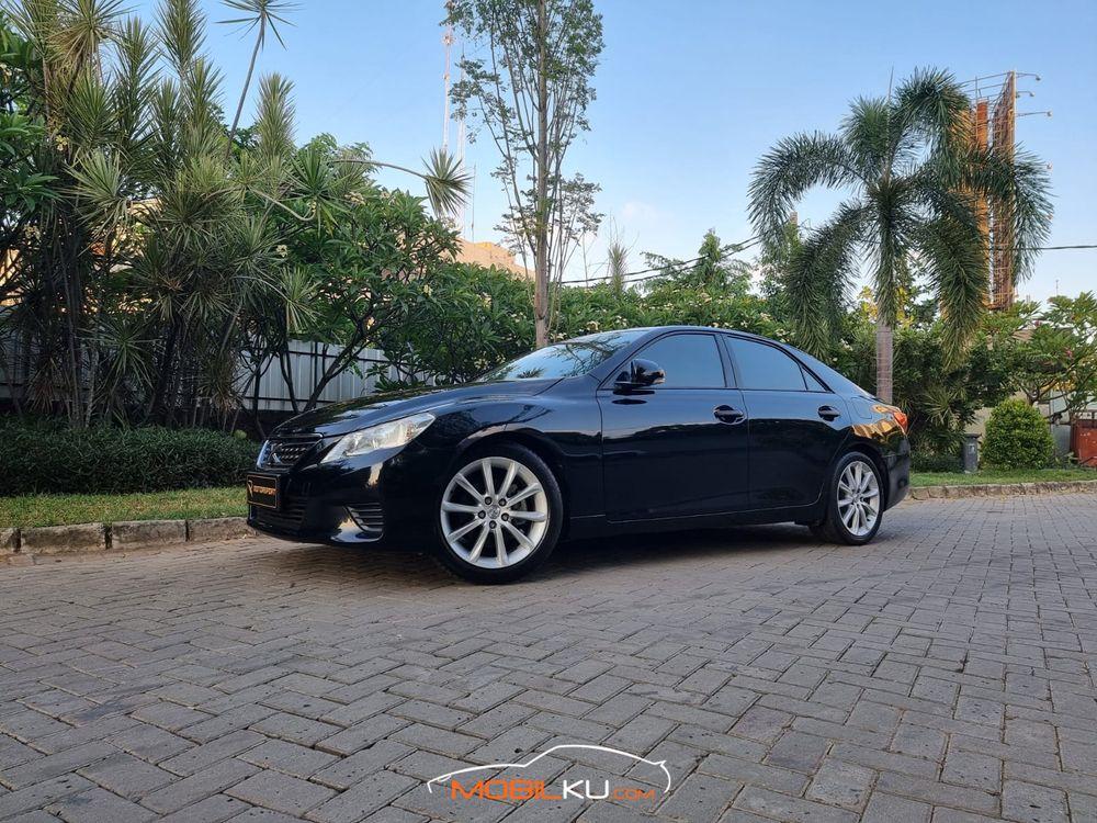 Mobil Toyota Mark X 2012