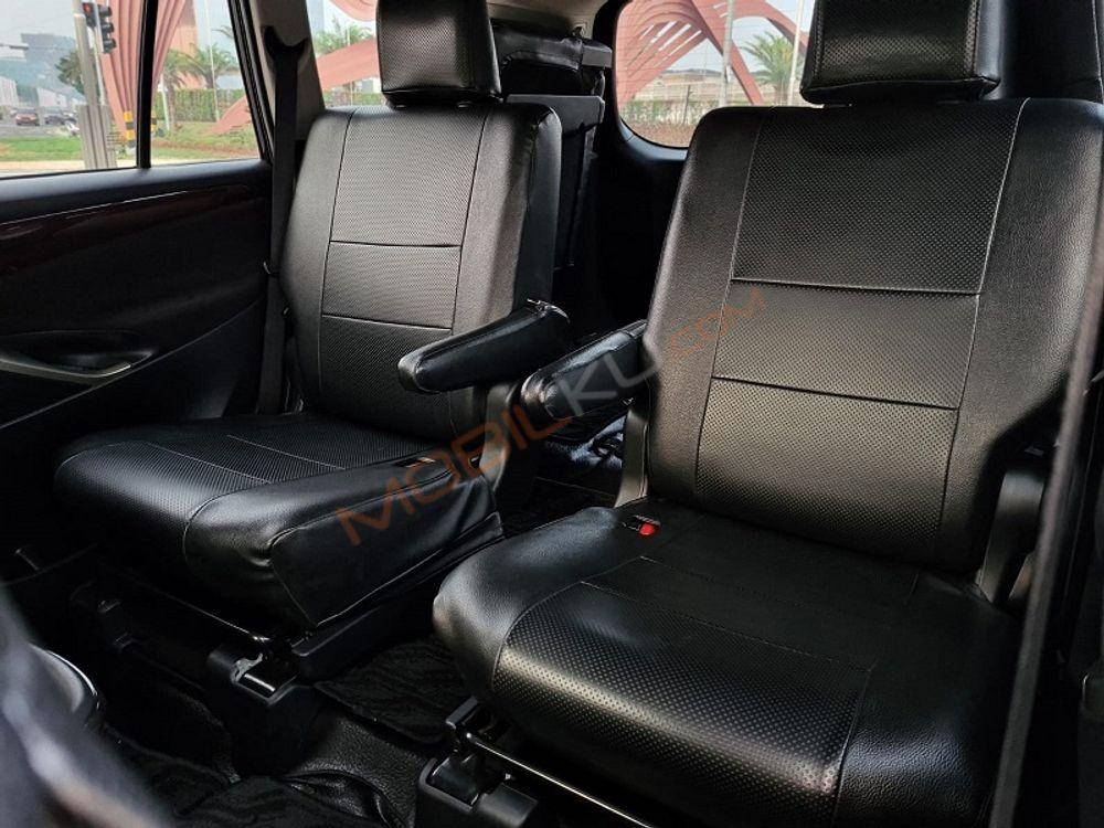 Mobil Toyota Kijang Innova 2016