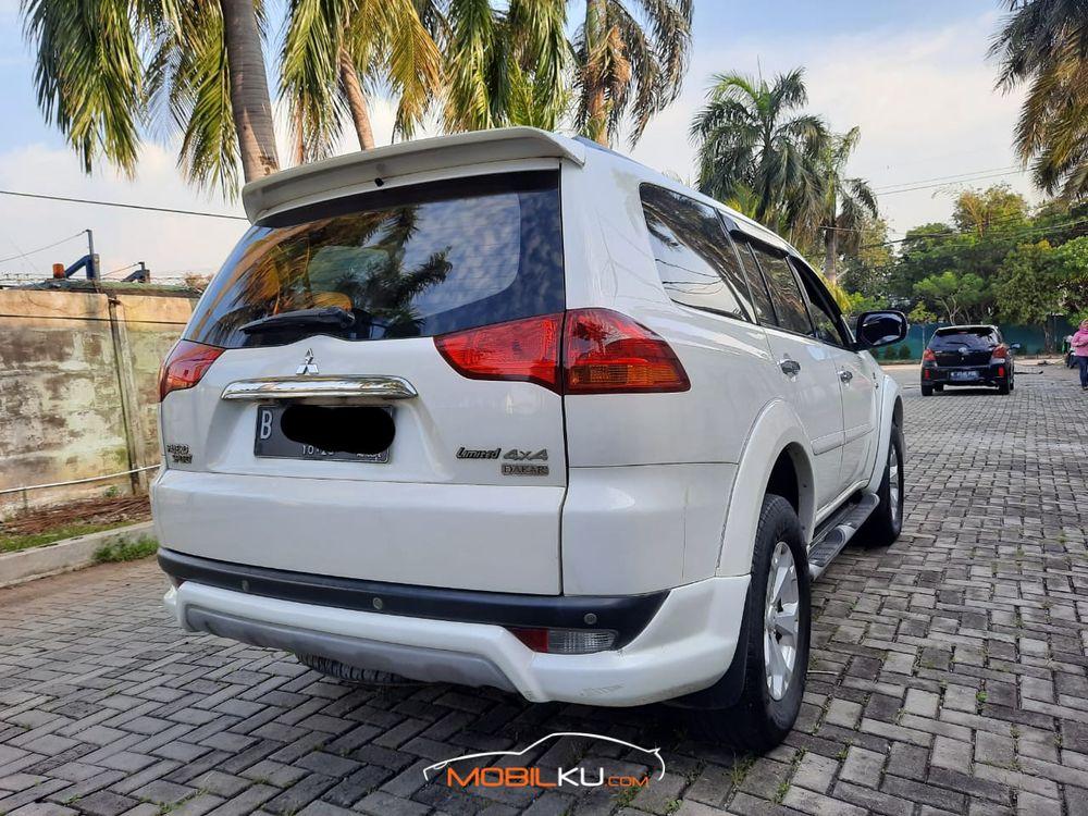 Mobil Mitsubishi Pajero Sport 2015