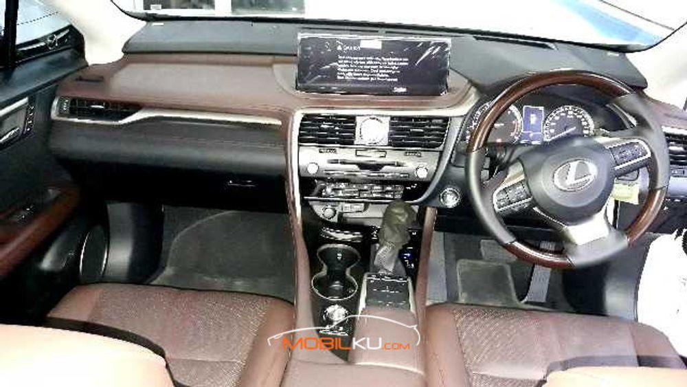 Mobil Lexus RX 2020
