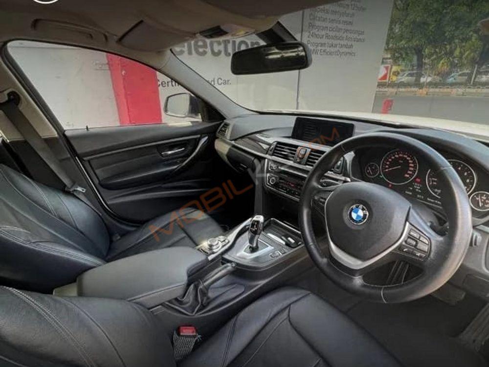 Mobil BMW 3 Series 2013