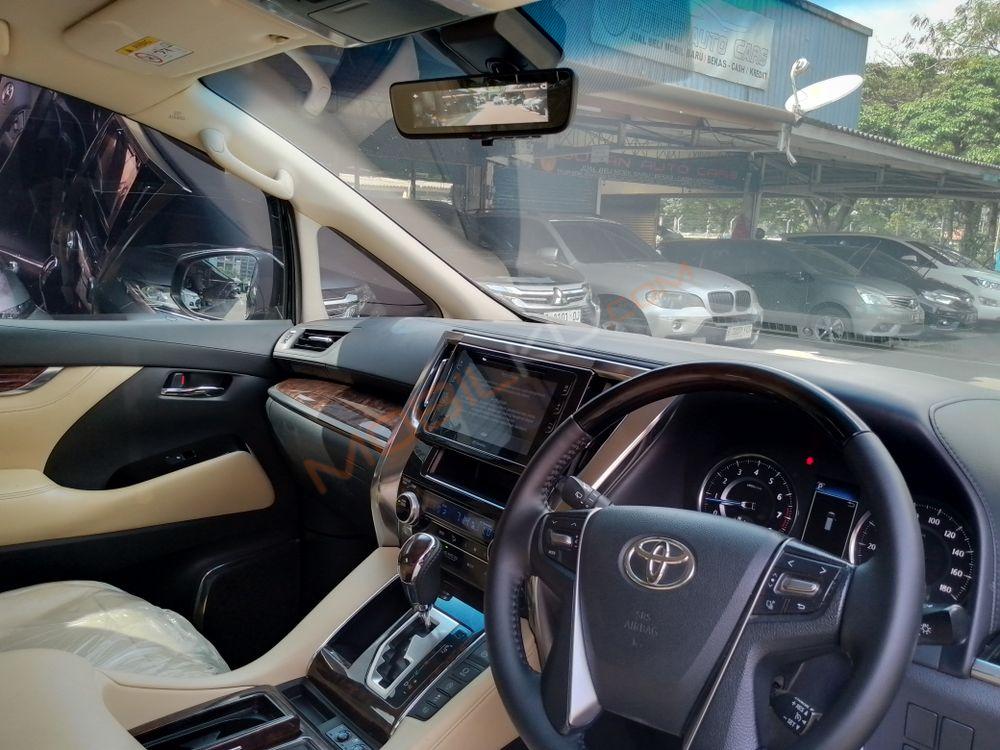 Mobil Toyota Alphard 2018