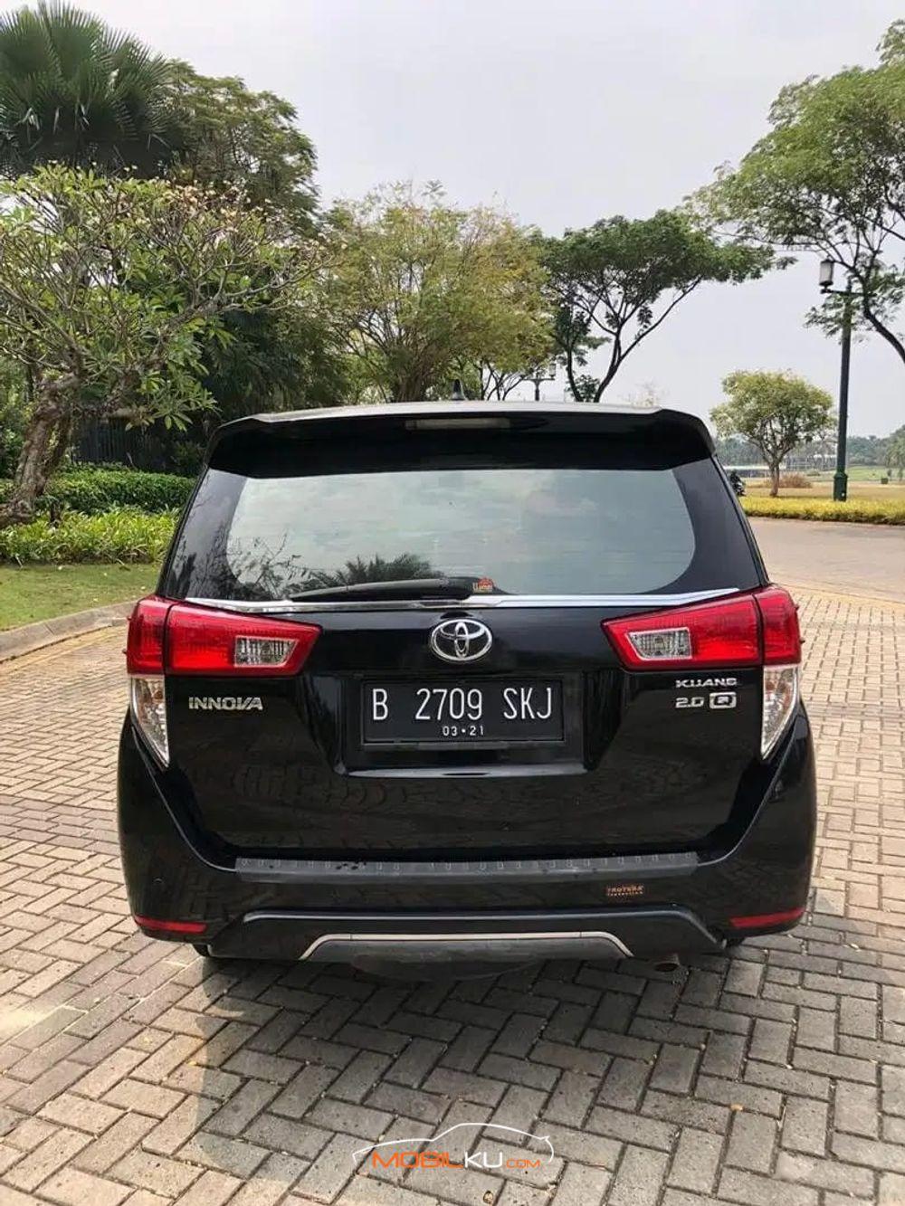 Mobil Toyota Kijang Innova 2016