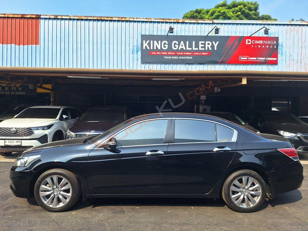 Mobil Honda Accord 2011