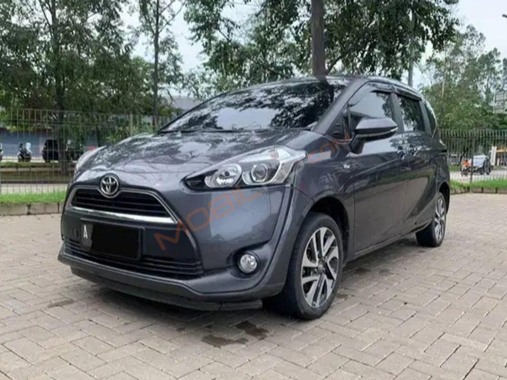 Mobil Toyota Sienta 2018