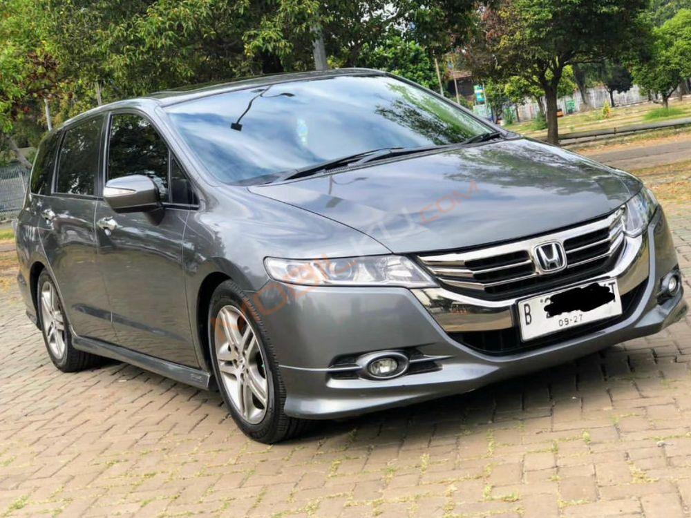 Mobil Honda Odyssey 2012