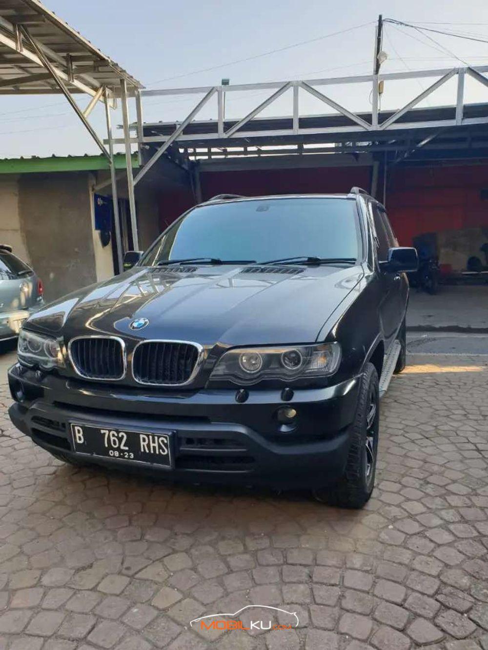 Mobil BMW X5 2003