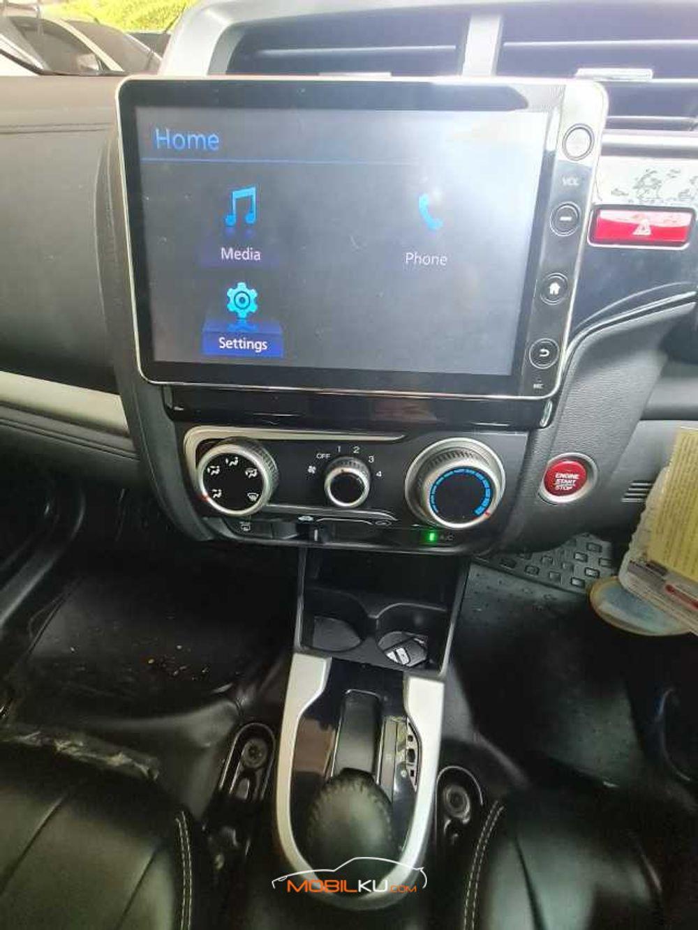 Mobil Honda Jazz 2017