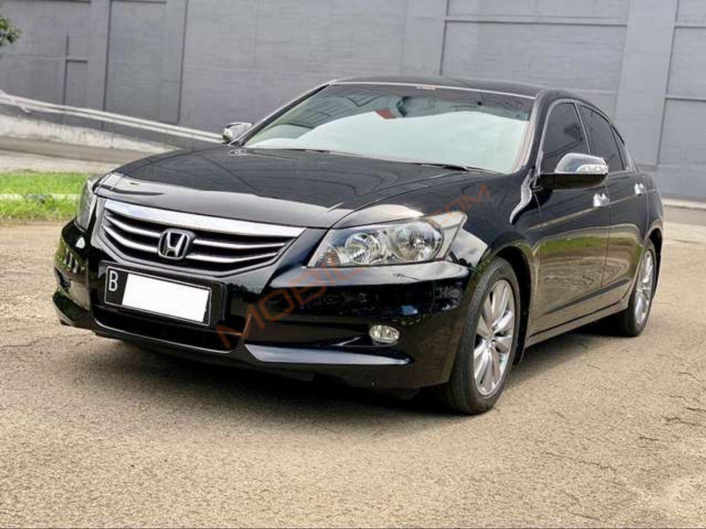 Mobil Honda Accord 2011
