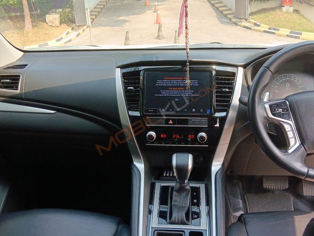 Mobil Mitsubishi Pajero 2021