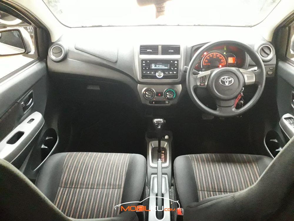 Mobil Toyota Agya 2017